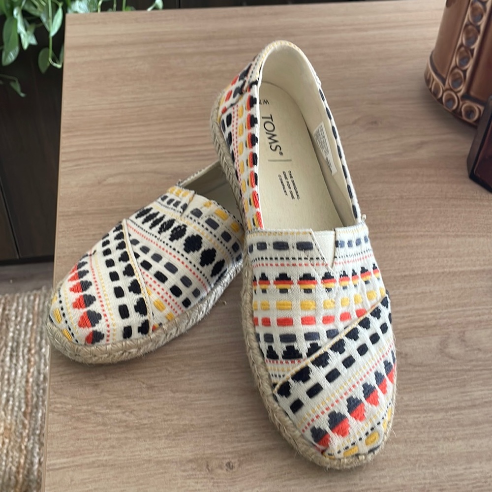 Basically brand new Toms espadrilles!